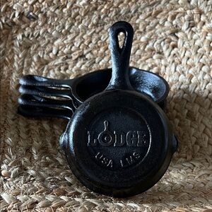 Lodge Black Cast Iron Mini Skillet Set EUC